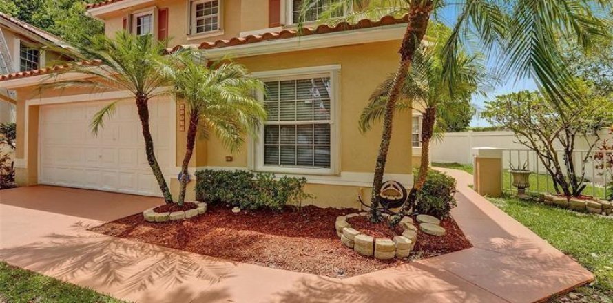Casa en Coral Springs, Florida 4 dormitorios, 164.44 m2 № 1178446