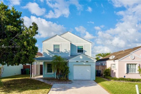 House in Miami, Florida 3 bedrooms, 151.8 sq.m. № 1872051 - photo 1