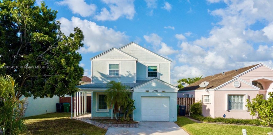 House in Miami, Florida 3 bedrooms, 151.8 sq.m. № 1872051