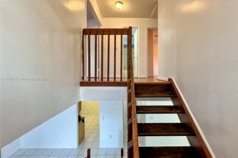 House in Miami, Florida 3 bedrooms, 151.8 sq.m. № 1872051 - photo 8