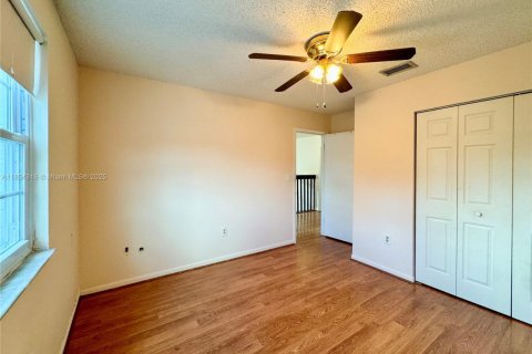 House in Miami, Florida 3 bedrooms, 151.8 sq.m. № 1872051 - photo 12