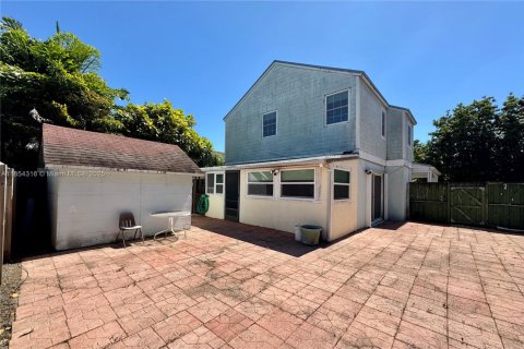 House in Miami, Florida 3 bedrooms, 151.8 sq.m. № 1872051 - photo 15