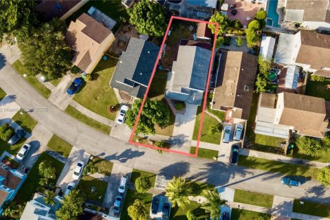 House in Miami, Florida 3 bedrooms, 151.8 sq.m. № 1872051 - photo 2
