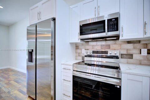 House in Sebring, Florida 2 bedrooms, 106.93 sq.m. № 1941232 - photo 7