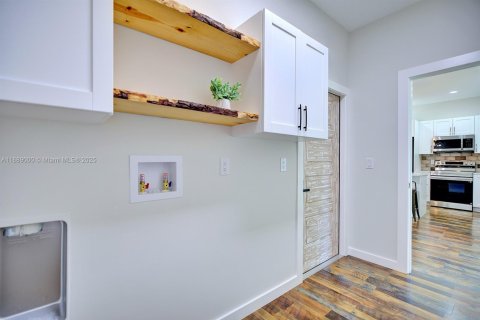 House in Sebring, Florida 2 bedrooms, 106.93 sq.m. № 1941232 - photo 14