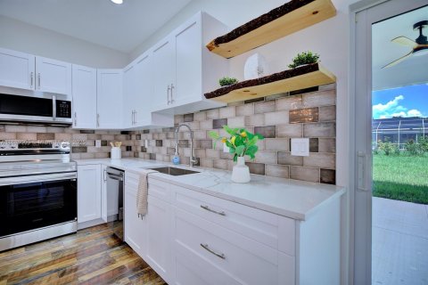 House in Sebring, Florida 2 bedrooms, 106.93 sq.m. № 1941232 - photo 6