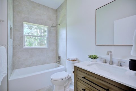 House in Sebring, Florida 2 bedrooms, 106.93 sq.m. № 1941232 - photo 10