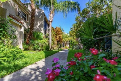 Copropriété à louer à Oakland Park, Floride: 2 chambres, 80.82 m2 № 1982578 - photo 1