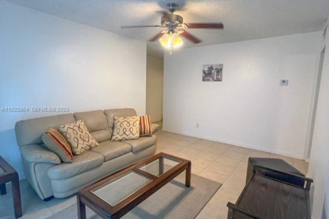 Copropriété à louer à Oakland Park, Floride: 2 chambres, 80.82 m2 № 1982578 - photo 9