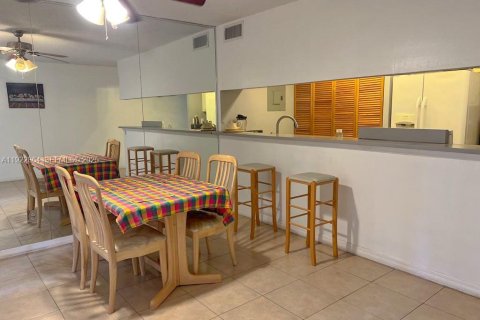 Copropriété à louer à Oakland Park, Floride: 2 chambres, 80.82 m2 № 1982578 - photo 6