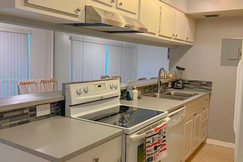 Copropriété à louer à Oakland Park, Floride: 2 chambres, 80.82 m2 № 1982578 - photo 8