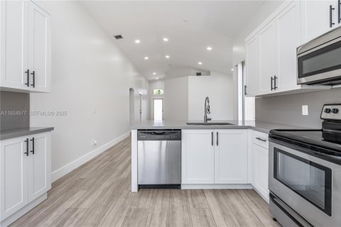 Снять в аренду виллу или дом в Дейви, Флорида 3 спальни, 122.35м2, № 1986130 - фото 18