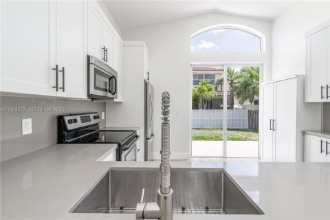 Снять в аренду виллу или дом в Дейви, Флорида 3 спальни, 122.35м2, № 1986130 - фото 16