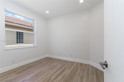 Снять в аренду виллу или дом в Дейви, Флорида 3 спальни, 122.35м2, № 1986130 - фото 11