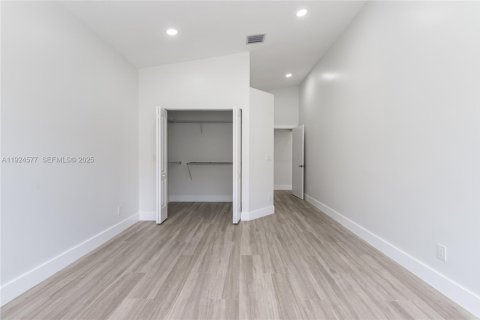 Снять в аренду виллу или дом в Дейви, Флорида 3 спальни, 122.35м2, № 1986130 - фото 21