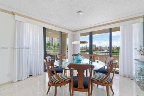 Condominio en venta en Aventura, Florida, 2 dormitorios, 175.31 m2 № 1938806 - foto 8