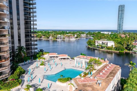 Condo in Aventura, Florida, 2 bedrooms  № 1938806 - photo 30