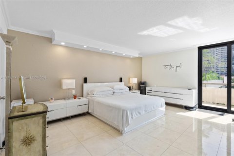 Condo in Aventura, Florida, 2 bedrooms  № 1938806 - photo 15