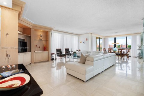 Condo in Aventura, Florida, 2 bedrooms  № 1938806 - photo 1