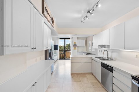 Condo in Aventura, Florida, 2 bedrooms  № 1938806 - photo 2