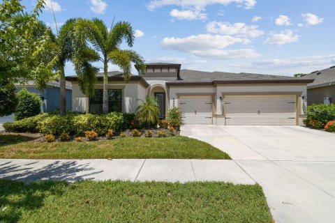 House in Apollo Beach, Florida 5 bedrooms, 240.06 sq.m. № 1894952 - photo 1