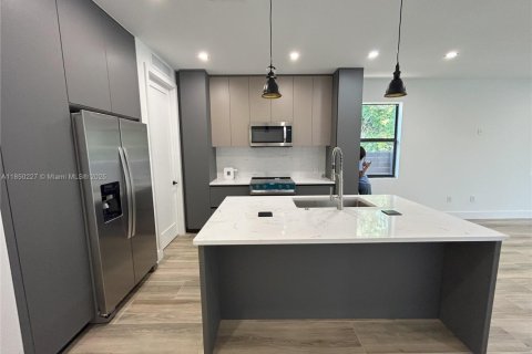 Casa en venta en Hollywood, Florida, 4 dormitorios № 1857215 - foto 16