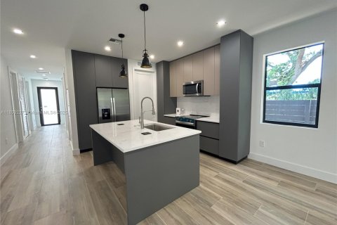 Casa en venta en Hollywood, Florida, 4 dormitorios № 1857215 - foto 17