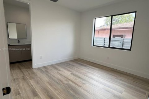 Casa en venta en Hollywood, Florida, 4 dormitorios № 1857215 - foto 12