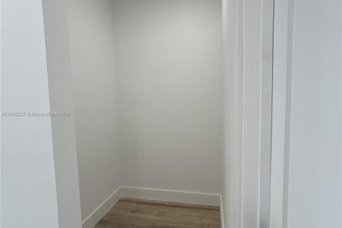 Casa en venta en Hollywood, Florida, 4 dormitorios № 1857215 - foto 25