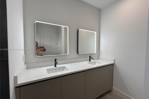 Casa en venta en Hollywood, Florida, 4 dormitorios № 1857215 - foto 30