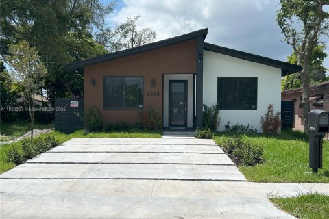 Casa en venta en Hollywood, Florida, 4 dormitorios № 1857215 - foto 1