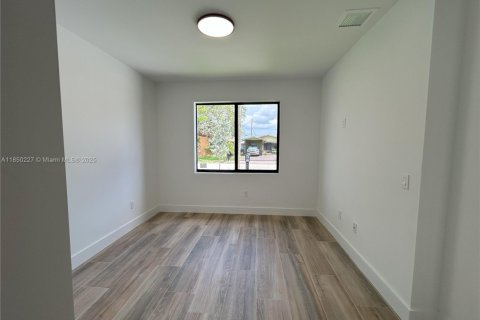 Casa en venta en Hollywood, Florida, 4 dormitorios № 1857215 - foto 4
