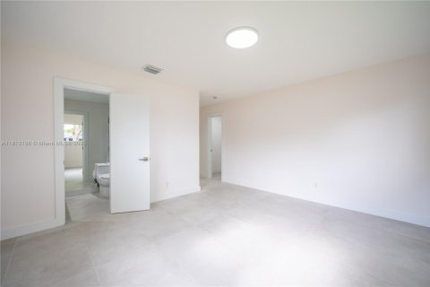 House in Pembroke Pines, Florida 4 bedrooms, 196.02 sq.m. № 1762919 - photo 12