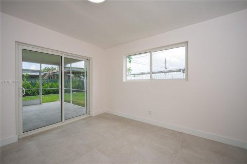 House in Pembroke Pines, Florida 4 bedrooms, 196.02 sq.m. № 1762919 - photo 4