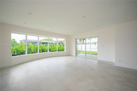 House in Pembroke Pines, Florida 4 bedrooms, 196.02 sq.m. № 1762919 - photo 8