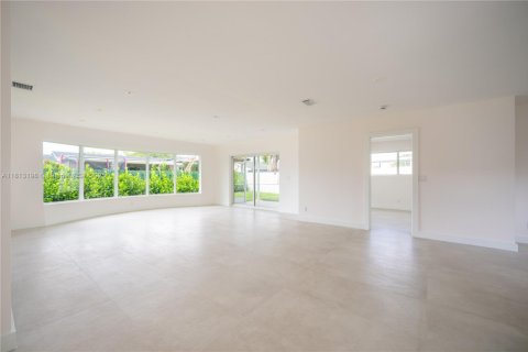 House in Pembroke Pines, Florida 4 bedrooms, 196.02 sq.m. № 1762919 - photo 19