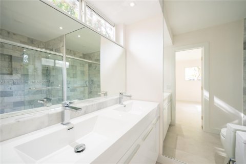 House in Pembroke Pines, Florida 4 bedrooms, 196.02 sq.m. № 1762919 - photo 17