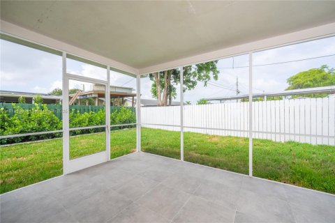 House in Pembroke Pines, Florida 4 bedrooms, 196.02 sq.m. № 1762919 - photo 22