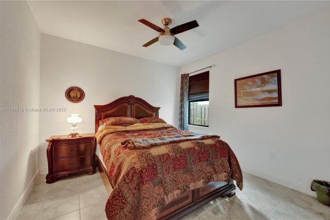 Casa en venta en Miami, Florida, 4 dormitorios, 228.63 m2 № 1868797 - foto 6