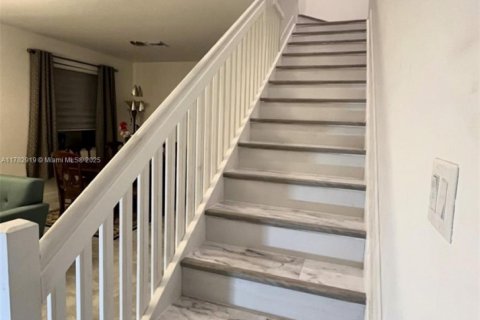 Casa en venta en Miami, Florida, 4 dormitorios, 228.63 m2 № 1868797 - foto 18