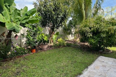 Casa en venta en Miami, Florida, 4 dormitorios, 228.63 m2 № 1868797 - foto 15