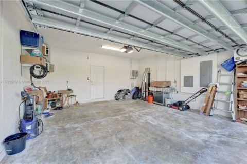 Casa en venta en Miami, Florida, 4 dormitorios, 228.63 m2 № 1868797 - foto 29