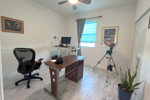 Casa en venta en Miami, Florida, 4 dormitorios, 228.63 m2 № 1868797 - foto 19