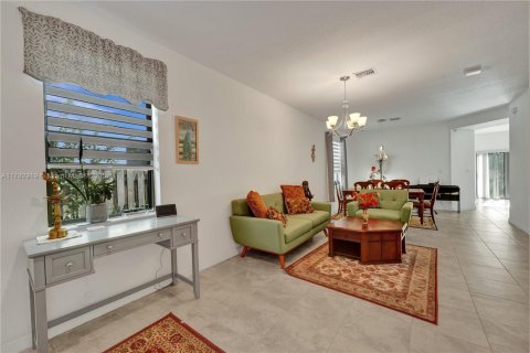 Casa en venta en Miami, Florida, 4 dormitorios, 228.63 m2 № 1868797 - foto 5