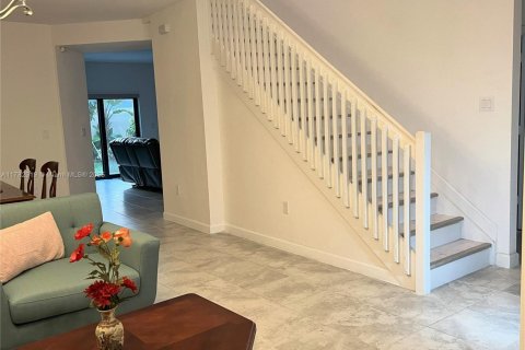 Casa en venta en Miami, Florida, 4 dormitorios, 228.63 m2 № 1868797 - foto 16
