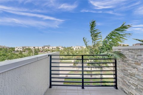 Casa en venta en Miami, Florida, 4 dormitorios, 228.63 m2 № 1868797 - foto 27
