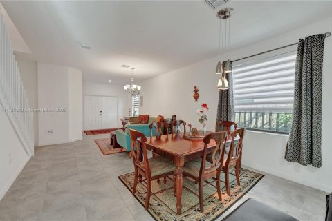 Casa en venta en Miami, Florida, 4 dormitorios, 228.63 m2 № 1868797 - foto 4