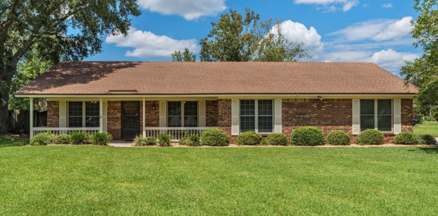 House in Orange Park, Florida 3 bedrooms, 195.09 sq.m. № 771404