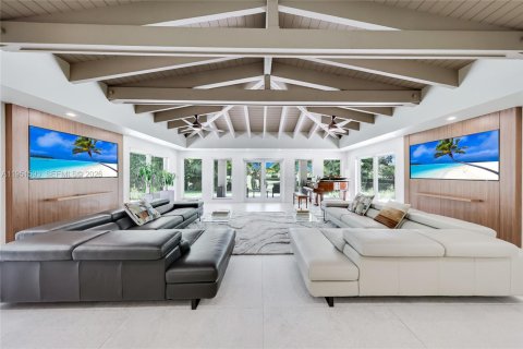 Villa ou maison à louer à Coral Gables, Floride: 5 chambres, 471.48 m2 № 2006261 - photo 1