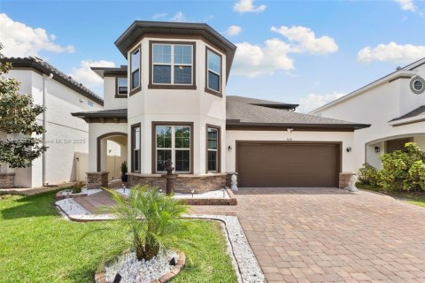 House in Orlando, Florida 5 bedrooms, 301.84 sq.m. № 1739696 - photo 1